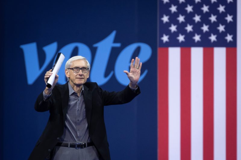 <p data-testid="drop-cap-letter" data-apitype="text" data-contentid="G23T34CUBJDTZJNLRW2F3WUXGA" data-el="text" class="wpds-c-heFNVF wpds-c-heFNVF-iPJLV-css overrideStyles font-copy" dir="null">MADISON, Wis. — Early voting kicked off in this battleground state this week with computer delays and long lines.</p>
<p data-testid="drop-cap-letter" data-apitype="text" data-contentid="UH5LHNSXEJFHJEWOPHNNLJLLQQ" data-el="text" class="wpds-c-heFNVF wpds-c-heFNVF-iPJLV-css overrideStyles font-copy" dir="null">Voters waited as long as three hours Tuesday to cast ballots in West Bend, a city of about 32,000, city clerk Jilline Dobratz said. State computer issues reared up again Wednesday,  and by midafternoon, voters had to wait about 90 minutes to vote in the community 40 miles northwest of Milwaukee, she said. Residents were not used to anything like it.</p>
<p></p>
<div>This post appeared first on washingtonpost.com</div>
<br>